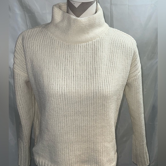 Women’s Philosophy winter white sweater loose turtleneck - Picture 2 of 11